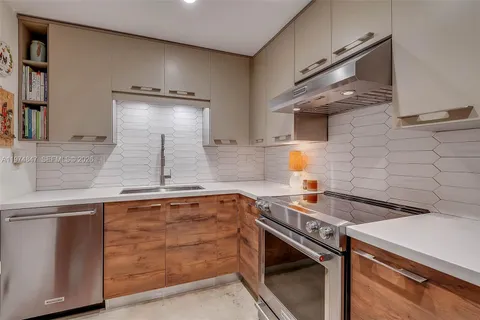 $550,000 | 625 Biltmore Way, Unit 102, Coral Gables, FL 33134