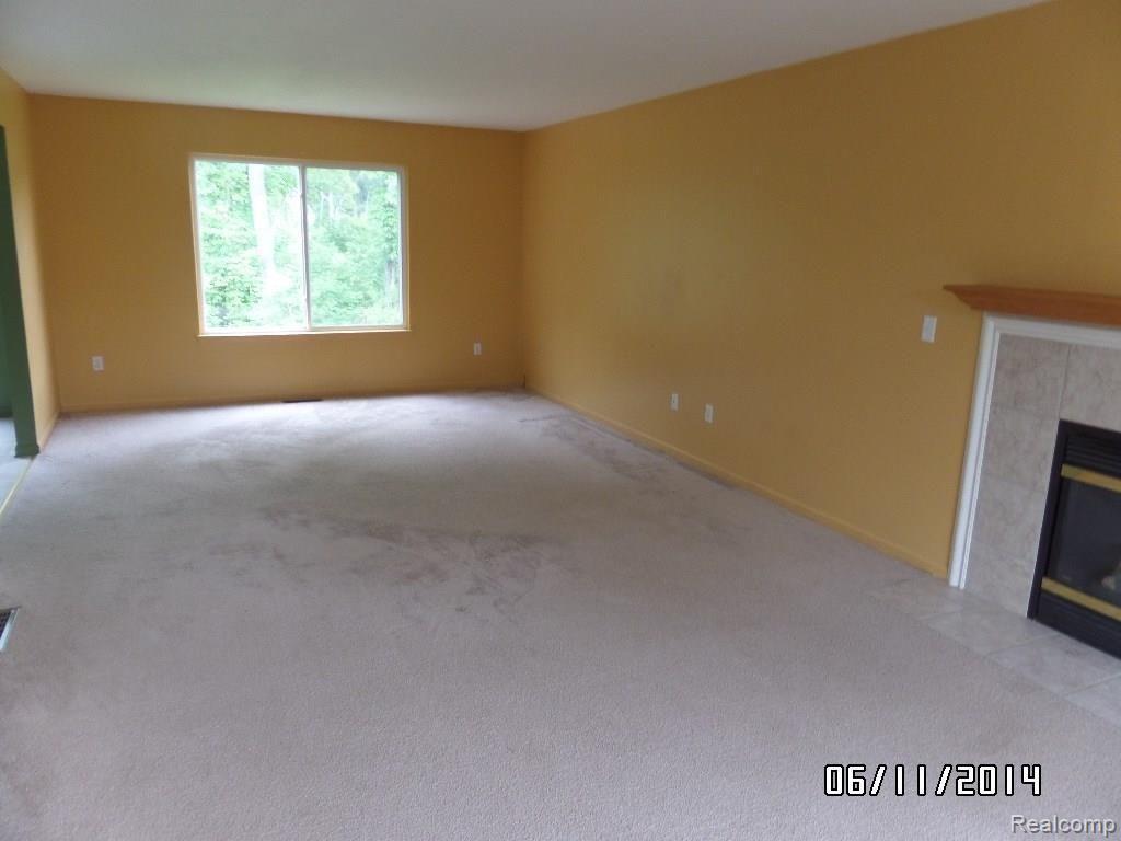 962 Loon Court Fenton, MI 48430 - Photo 8 of 39 SAM_0815.jpg