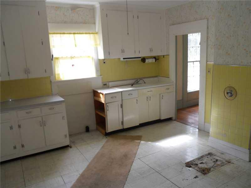 185-182 Golf Club Road Islesboro, ME 04848 - Photo 14 of 21 Kitchen.