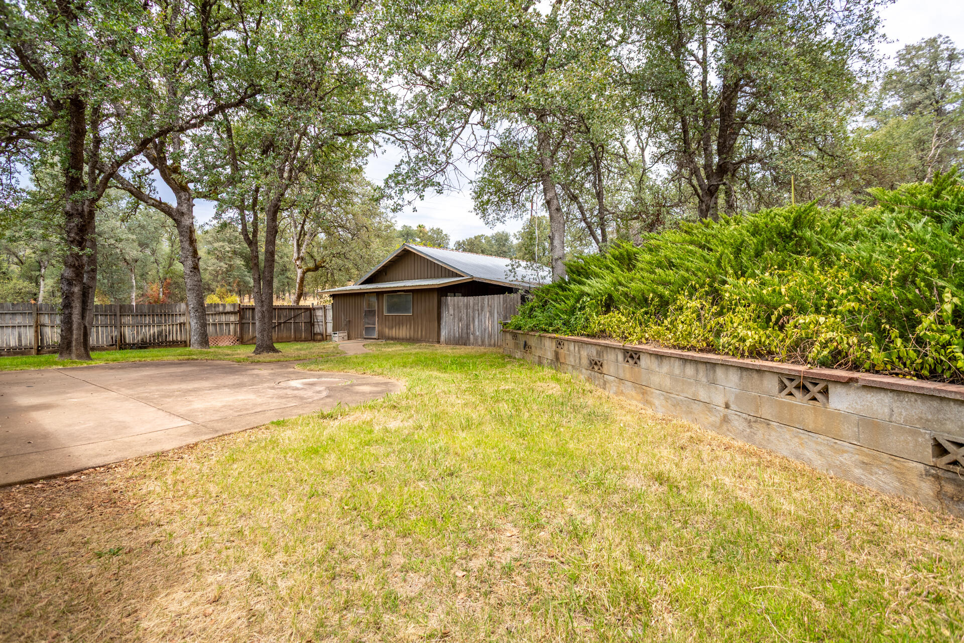 20124 Old Alturas Road Redding, CA 96003 - Photo 26 of 32 Backyard