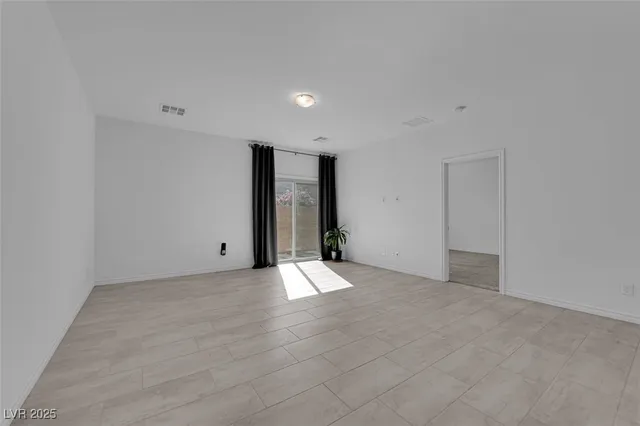 $2,000 | 987 Crystal Grotto Avenue, North Las Vegas, NV 89081