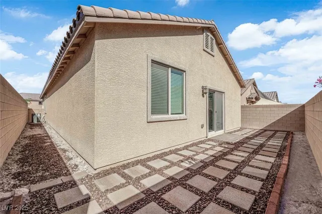 $2,000 | 987 Crystal Grotto Avenue, North Las Vegas, NV 89081