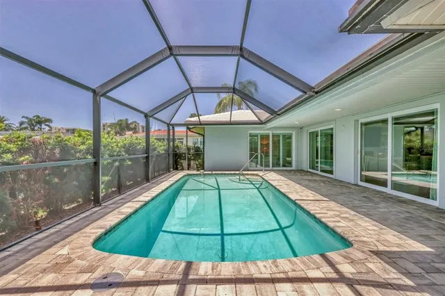 $2,215,000 | 510 Wedge Lane, Longboat Key, FL 34228