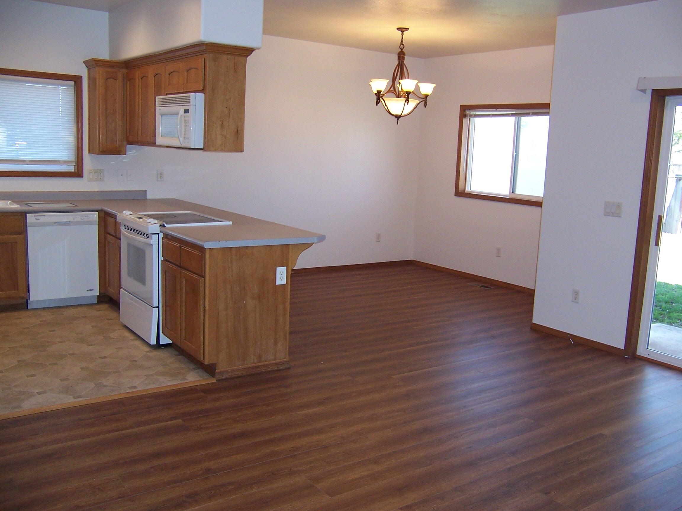 2403 Beebe Road Central Point, OR 97502 - Photo 12 of 24 Dining