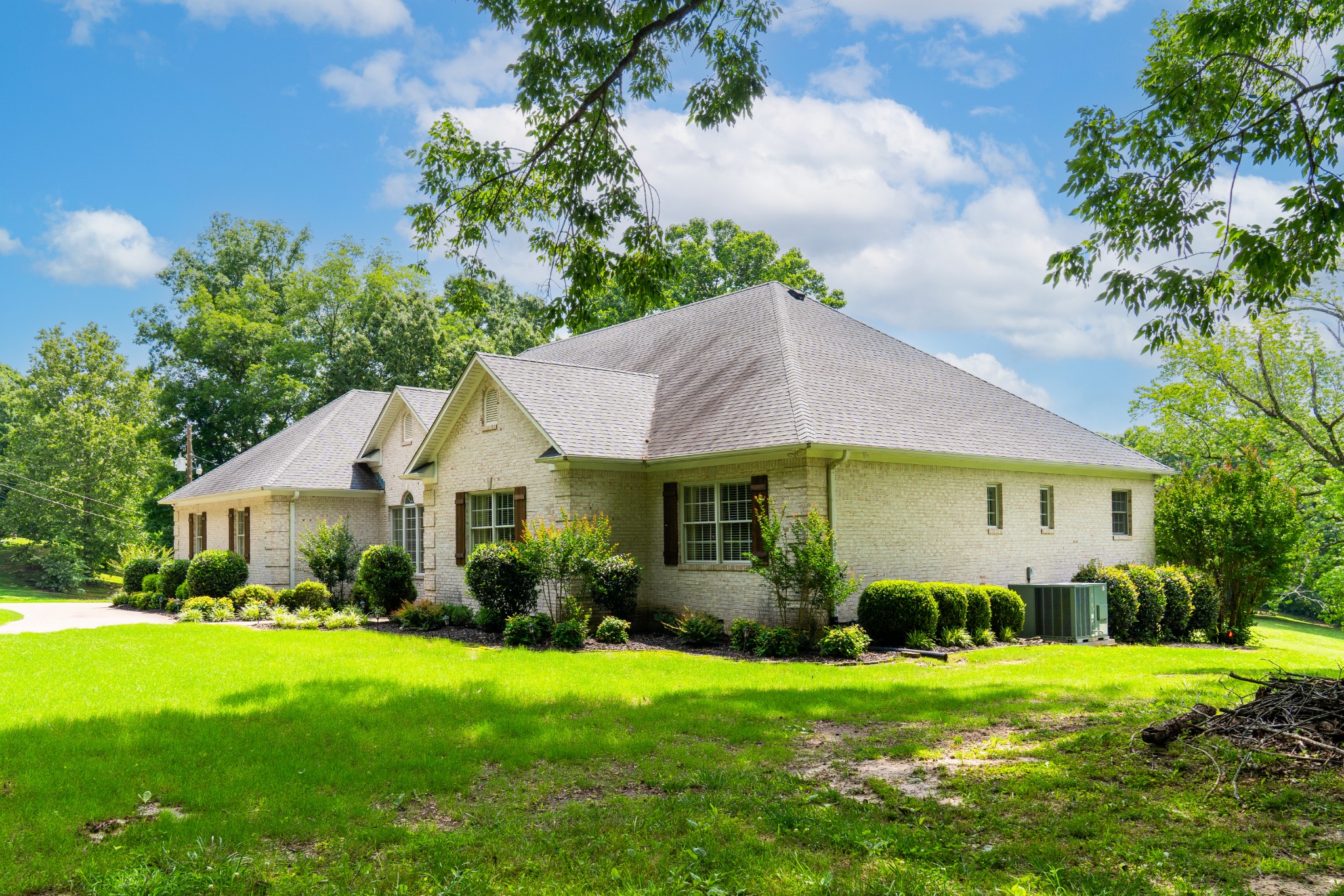 1015 Kelly Road Dyersburg, TN 38024 - Photo 3 of 41 a front view of house with yard and green space