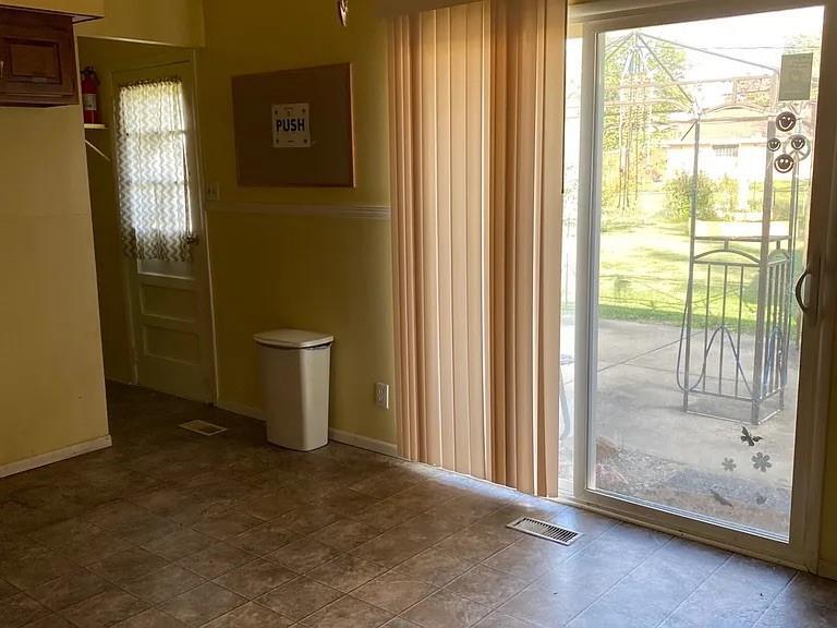 1940 South Richmond Road Decatur, IL 62521 - Photo 4 of 6 a view of a bathroom with a glass door