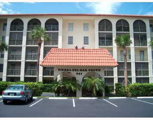 950 Ponce De Leon Road, Unit 2030 Boca Raton, FL 33432 - Photo 1 of 15 Exterior Front