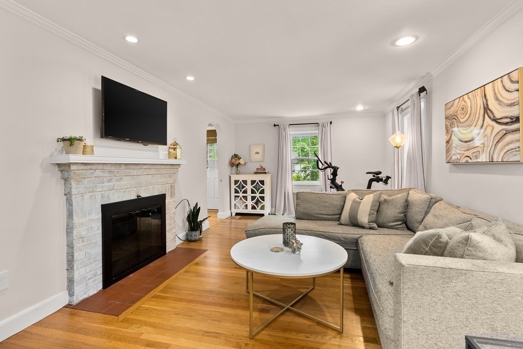 4 Sunset Road Melrose, MA 02176 - Photo 3 of 26 Gallery Image 3