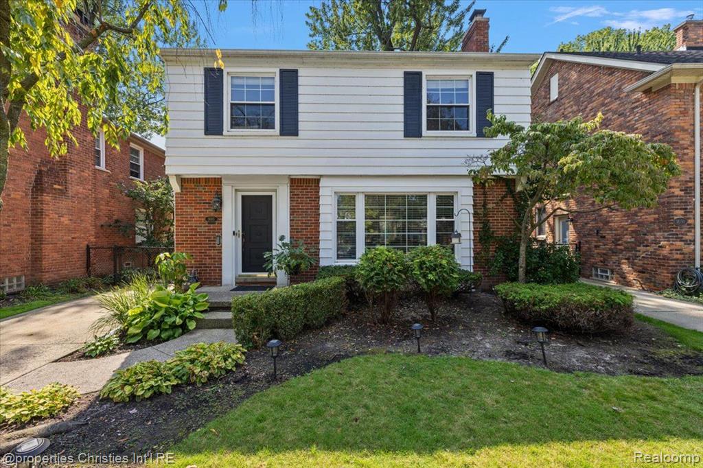 1683 Severn Road Grosse Pointe Woods, MI 48236 - Photo 2 of 47