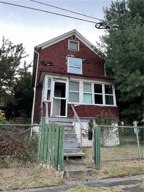 802 Wallis Avenue Farrell, PA 16121 - Photo 2 of 6 a front view of a house with a yard