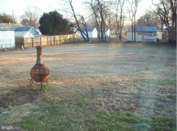 1113 Mapleton Street Woodbridge, VA 22191 - Photo 13 of 17 Backyard