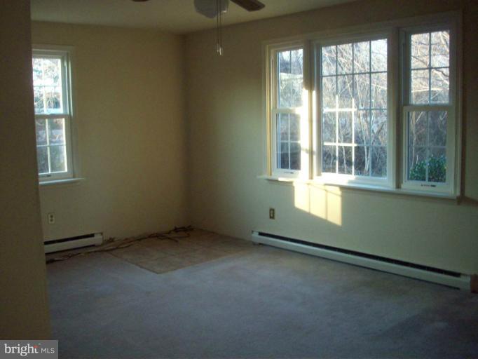 1113 Mapleton Street Woodbridge, VA 22191 - Photo 7 of 17 Living Room