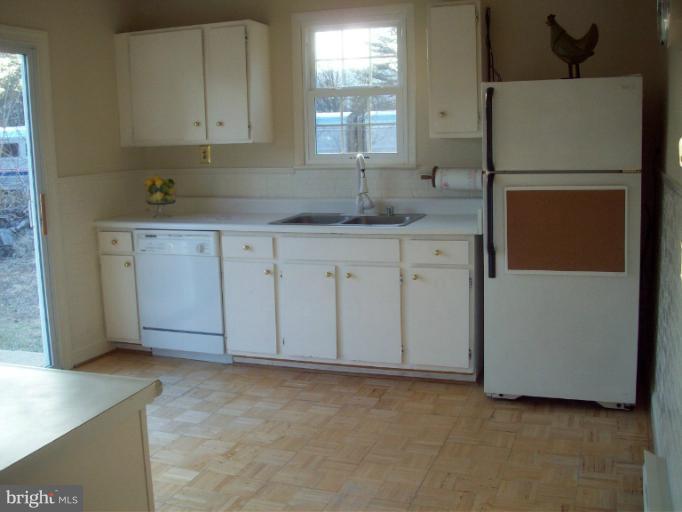1113 Mapleton Street Woodbridge, VA 22191 - Photo 8 of 17 Kitchen