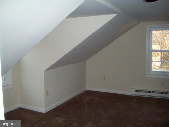 1113 Mapleton Street Woodbridge, VA 22191 - Photo 10 of 17 Bedroom 3 - Upstairs