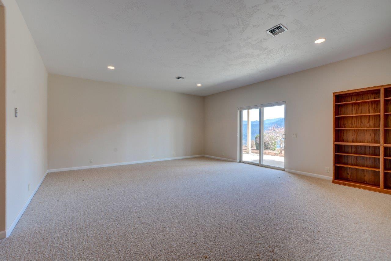 3013 Pearce Park Road Grants Pass, OR 97526 - Photo 55 of 96 Family Room