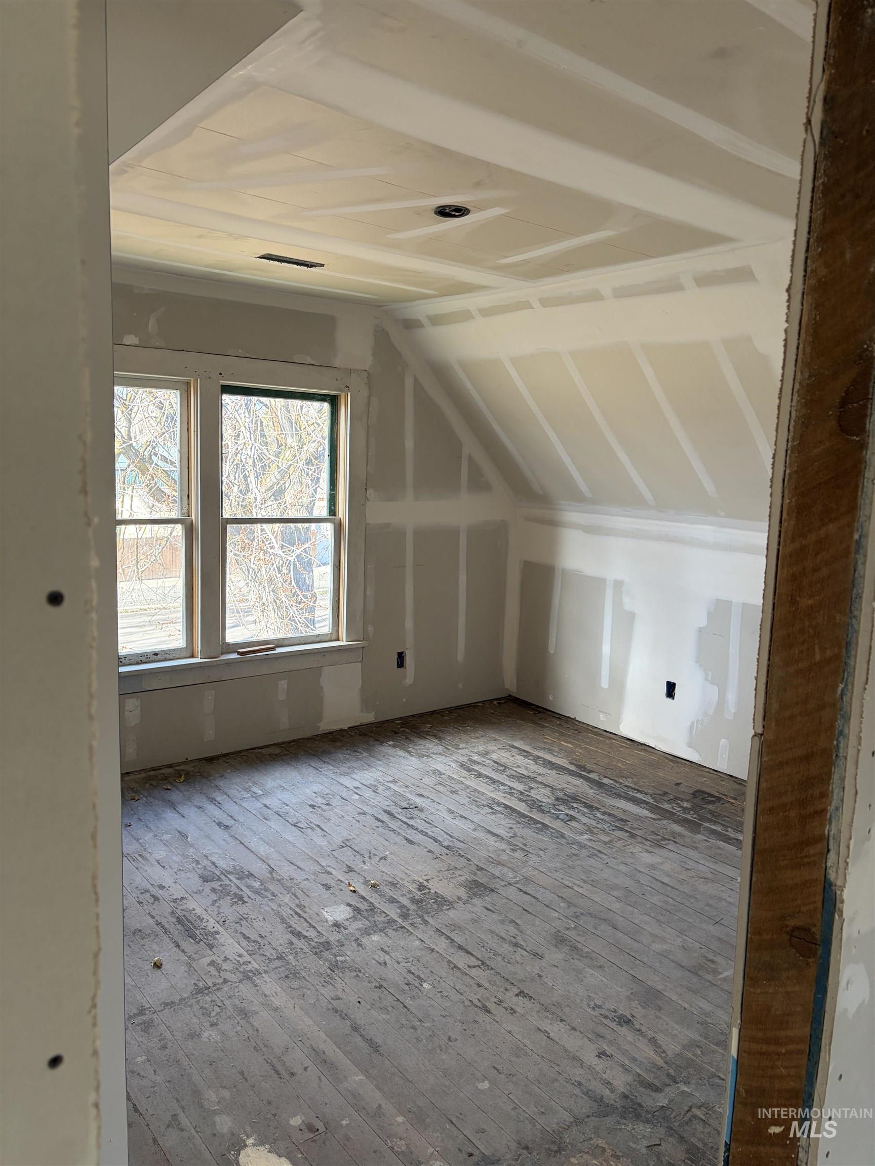 308 East Park Street Weiser, ID 83672 - Photo 34 of 50 Bonus room with vaulted ceiling and hardwood / wood-style flooring