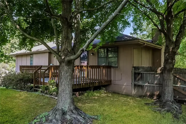 $1,960 | 1008 Southwest Pinto Lane, Blue Springs, MO 64015