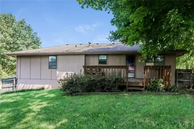 $1,960 | 1008 Southwest Pinto Lane, Blue Springs, MO 64015