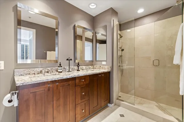 $735,000 | 240 East Illinois Street, Unit 2401, Chicago, IL 60611