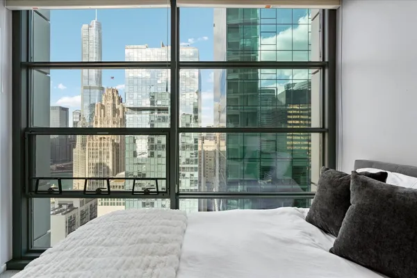$735,000 | 240 East Illinois Street, Unit 2401, Chicago, IL 60611