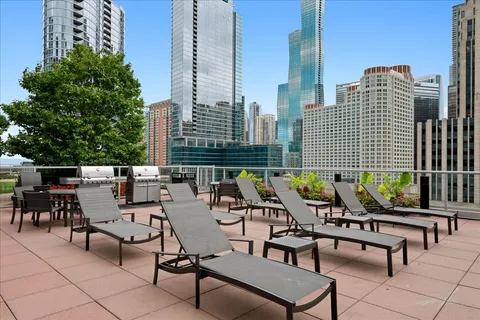 $735,000 | 240 East Illinois Street, Unit 2401, Chicago, IL 60611