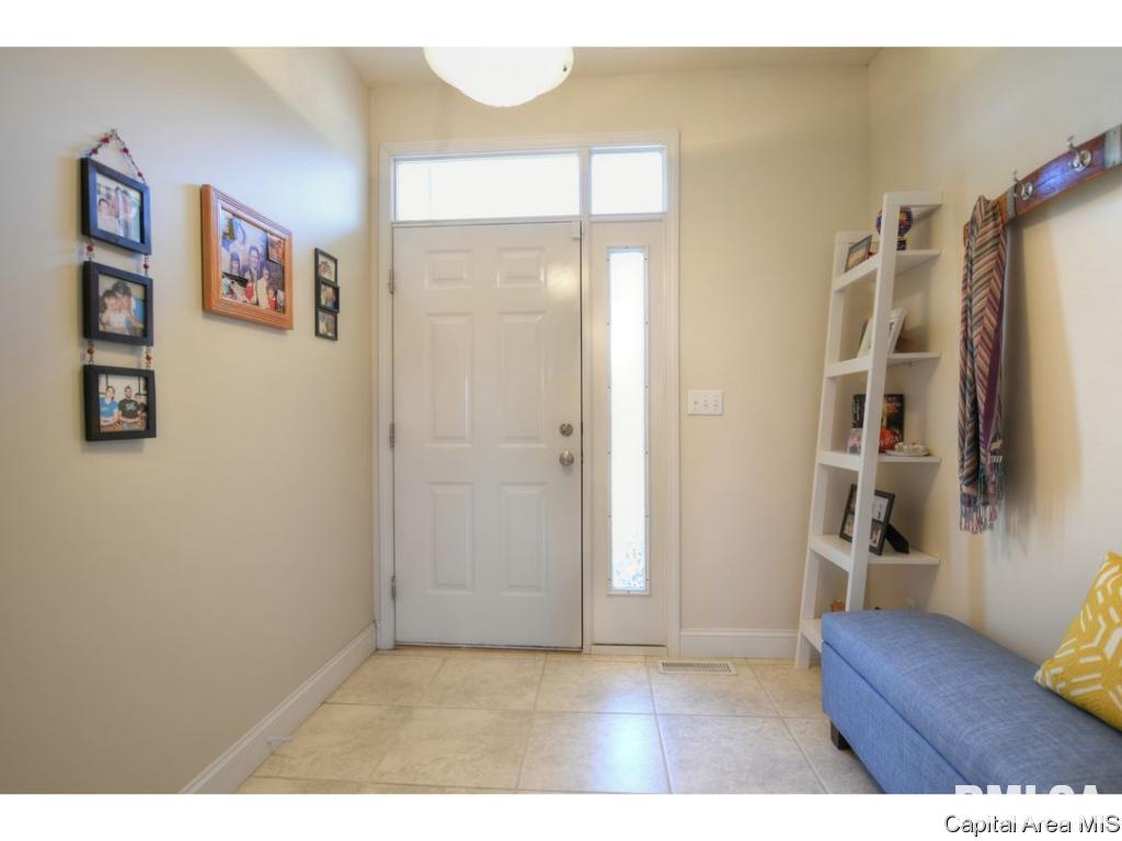 24261 Brierwood Road Athens, IL 62613 - Photo 2 of 36 Gallery Image 2