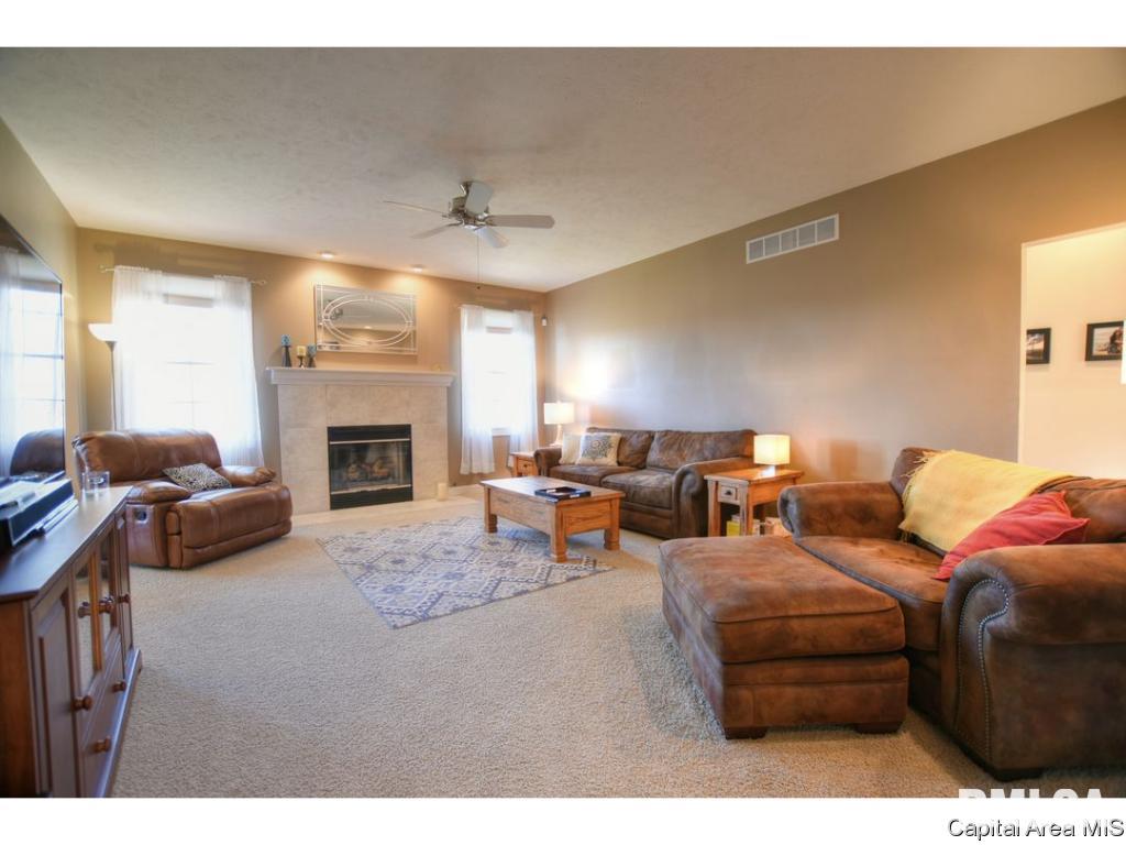 24261 Brierwood Road Athens, IL 62613 - Photo 3 of 36 Gallery Image 3