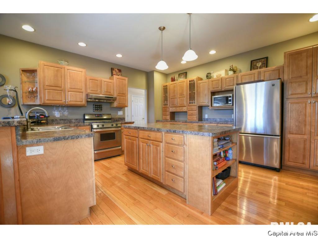 24261 Brierwood Road Athens, IL 62613 - Photo 5 of 36 Gallery Image 5