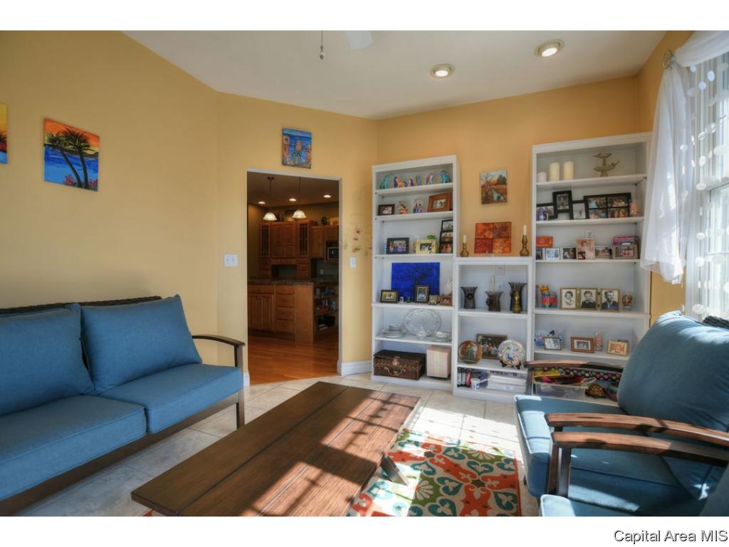 24261 Brierwood Road Athens, IL 62613 - Photo 9 of 36 Gallery Image 9