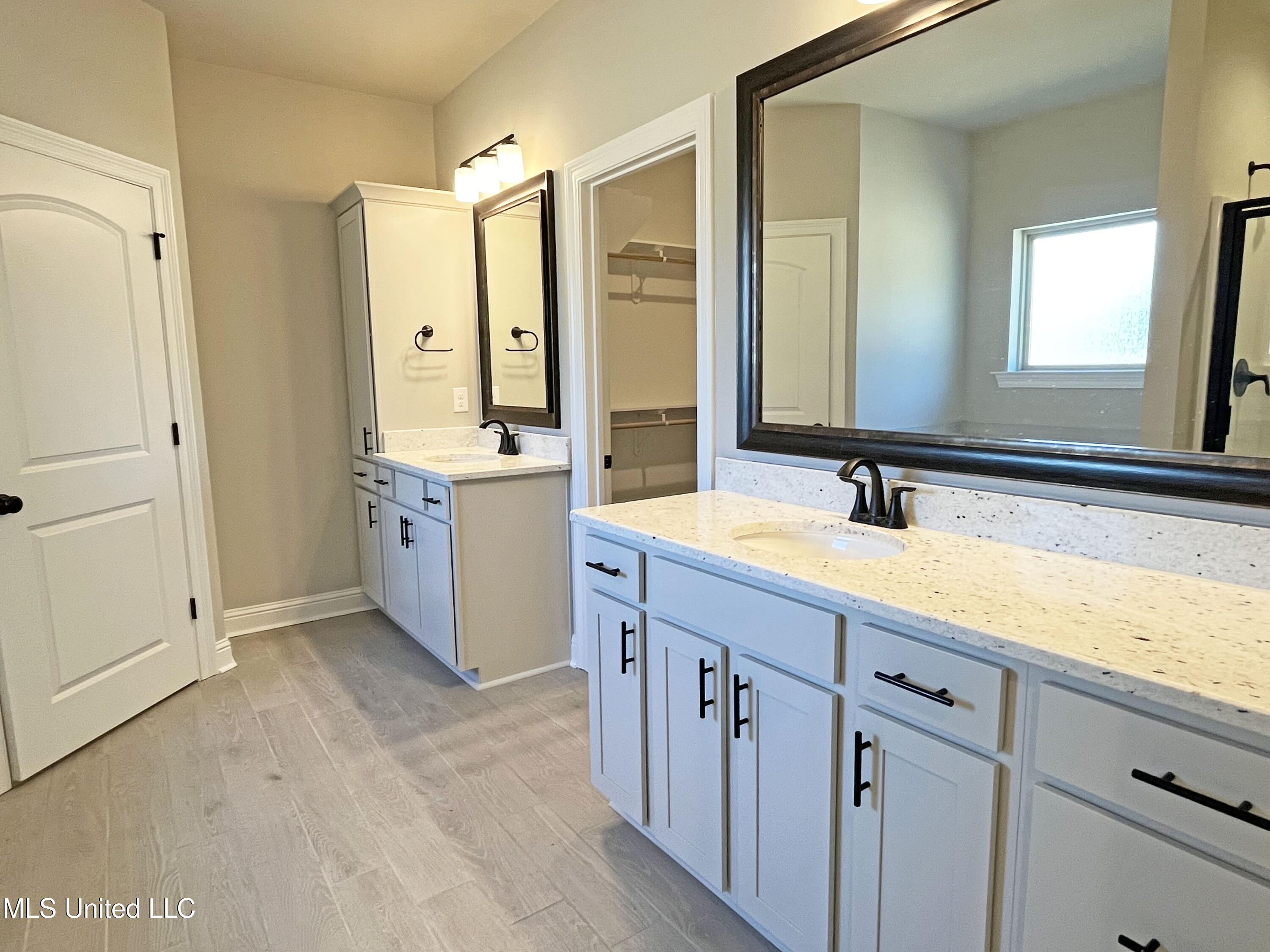 15341 South Swan Road Gulfport, MS 39503 - Photo 11 of 23 Master Bathroom Vanities