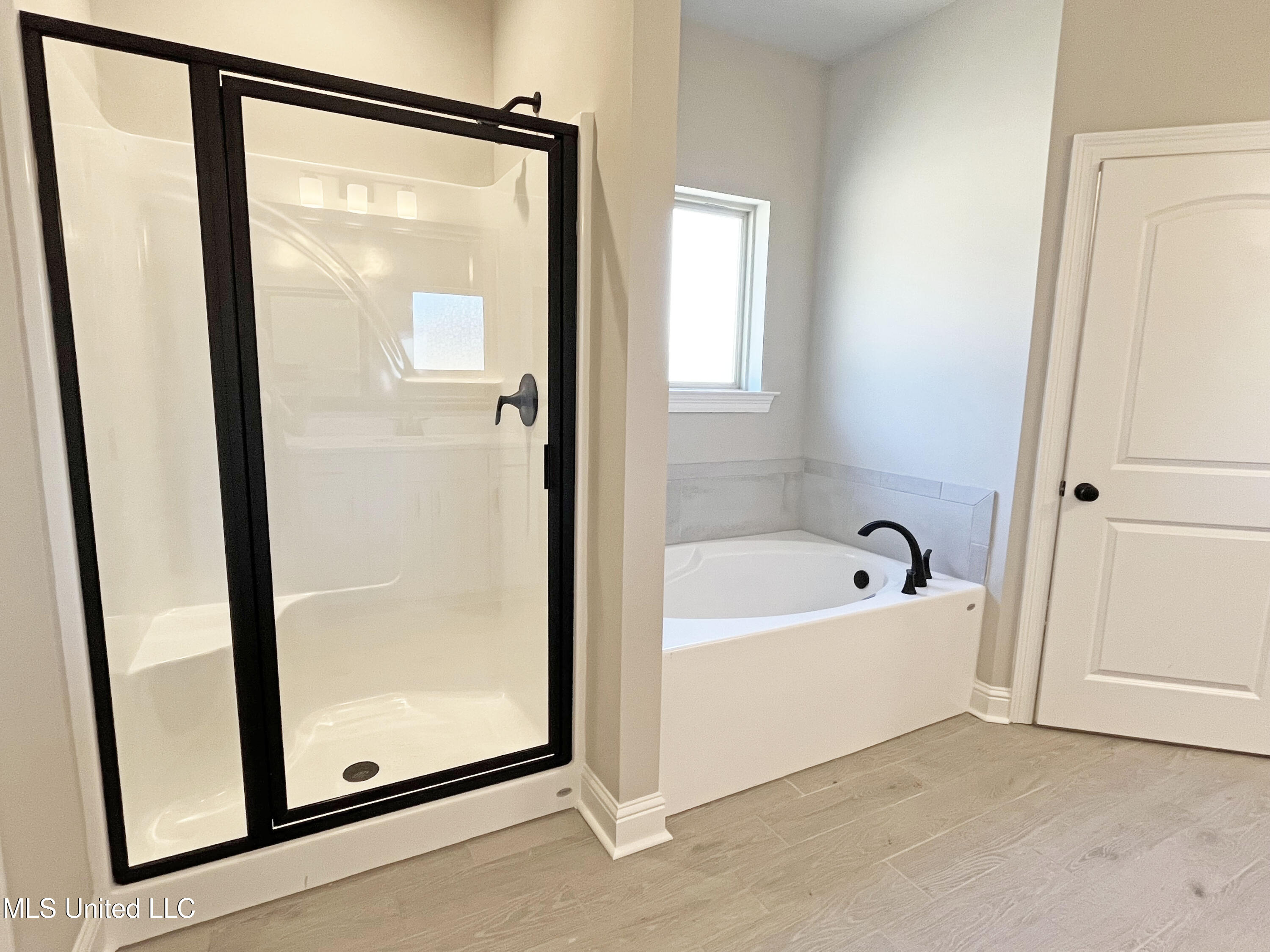 15341 South Swan Road Gulfport, MS 39503 - Photo 12 of 23 Master Bathroom