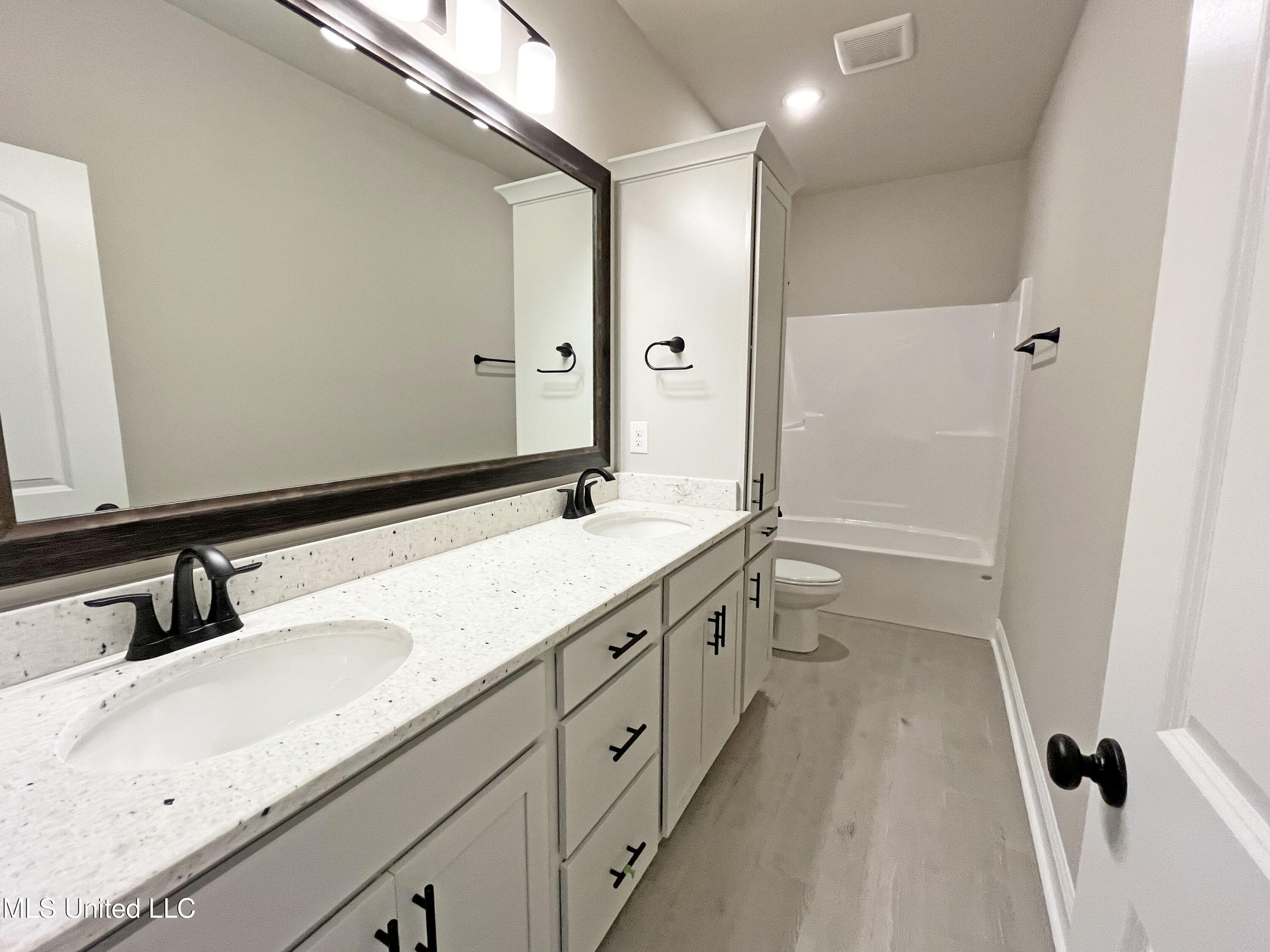 15341 South Swan Road Gulfport, MS 39503 - Photo 20 of 23 Spare Bathroom
