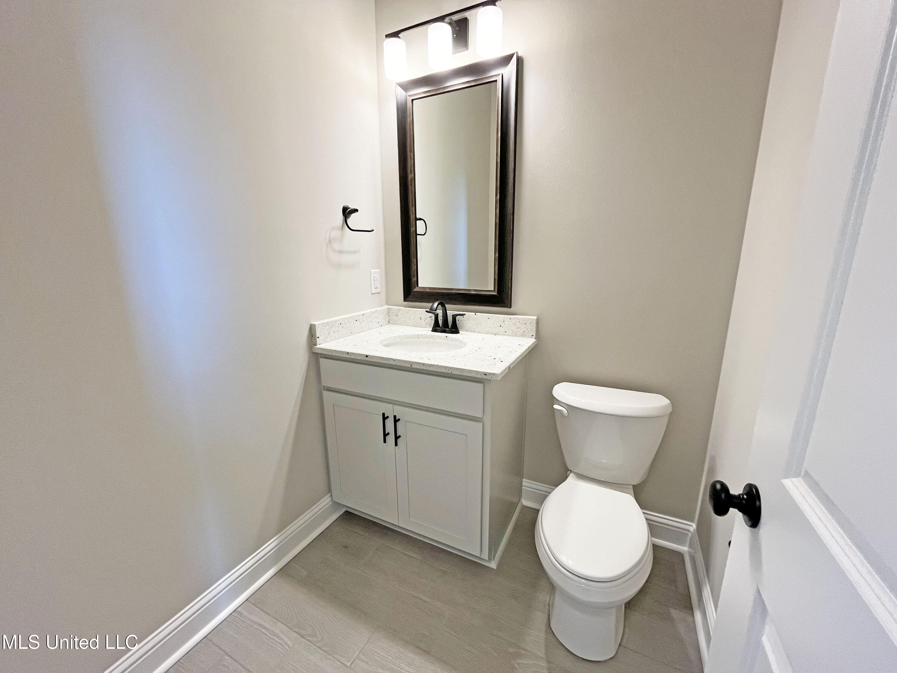 15341 South Swan Road Gulfport, MS 39503 - Photo 21 of 23 Half bath