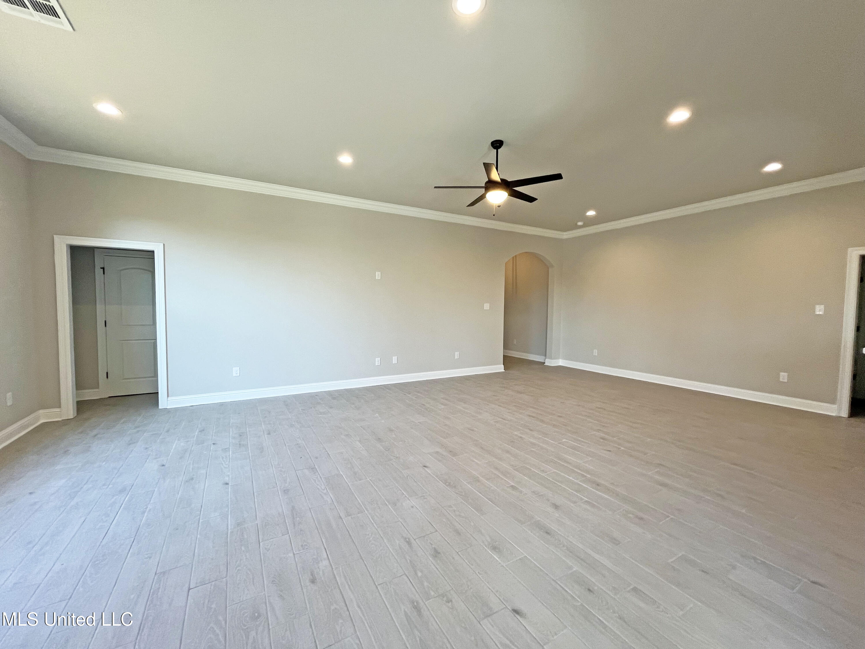 15341 South Swan Road Gulfport, MS 39503 - Photo 3 of 23 Living Room