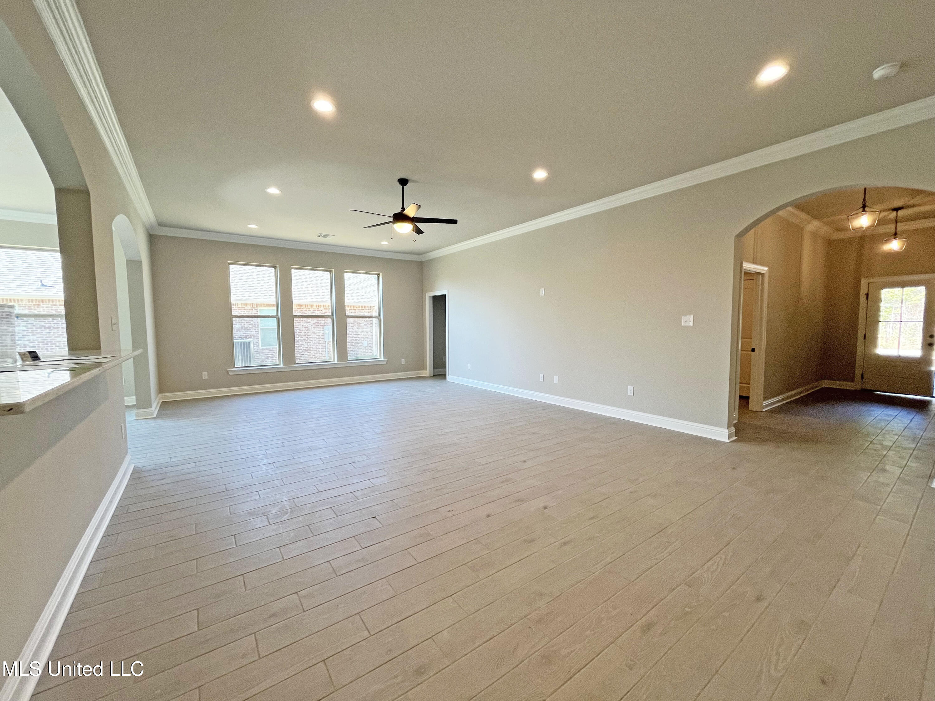 15341 South Swan Road Gulfport, MS 39503 - Photo 5 of 23 Living Room 3