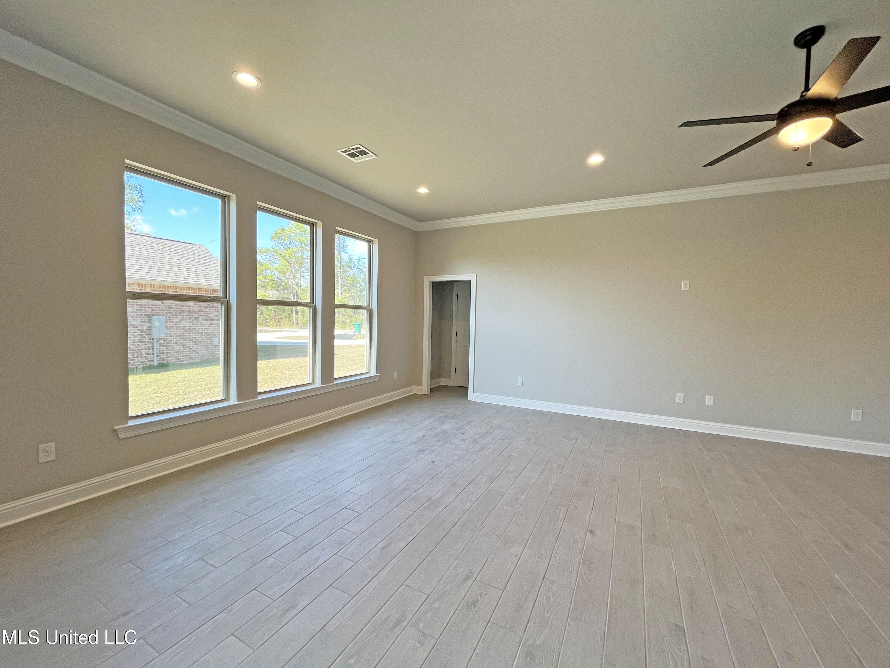 15341 South Swan Road Gulfport, MS 39503 - Photo 6 of 23 Living Room 2