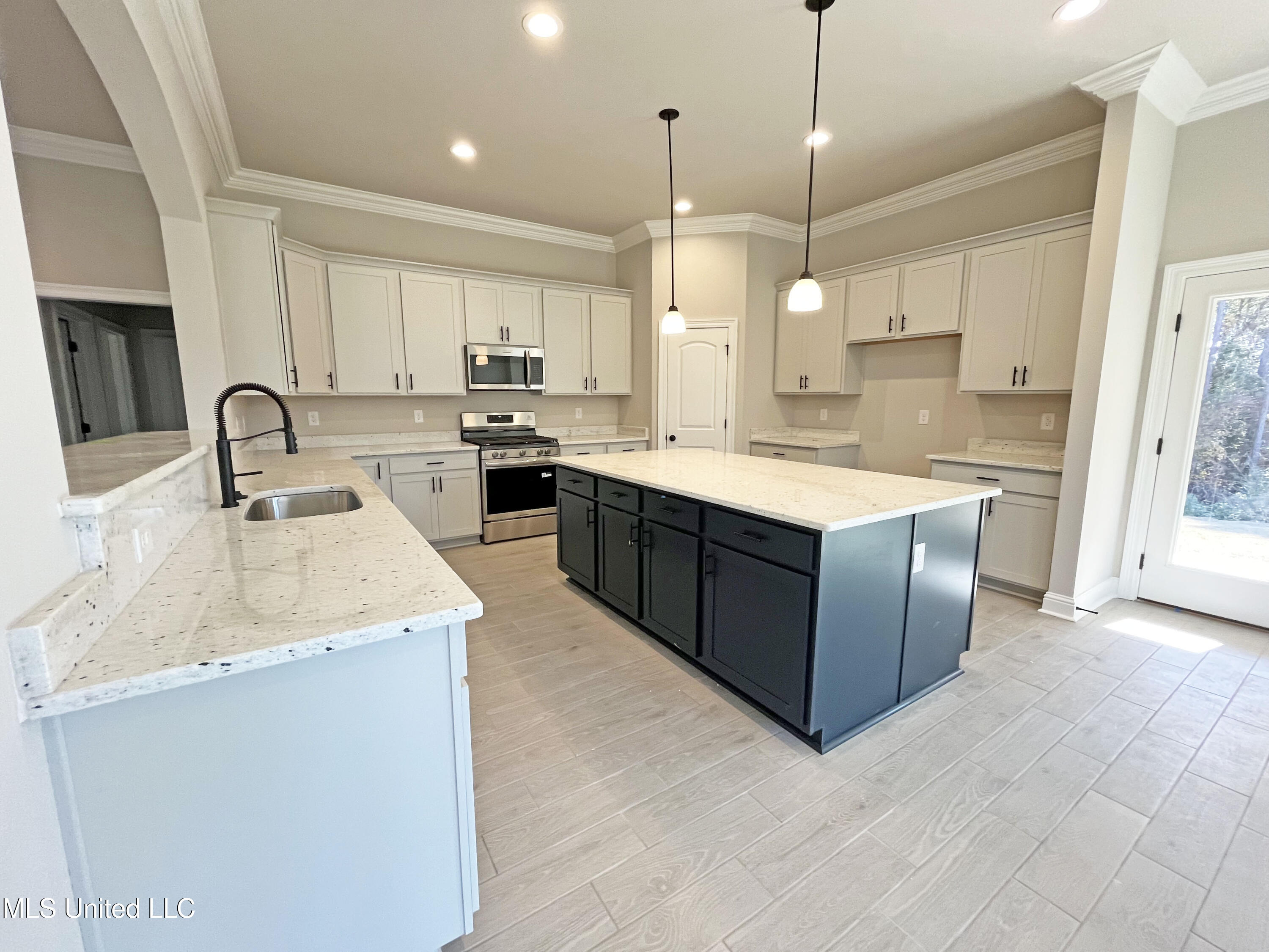15341 South Swan Road Gulfport, MS 39503 - Photo 9 of 23 Kitchen 2