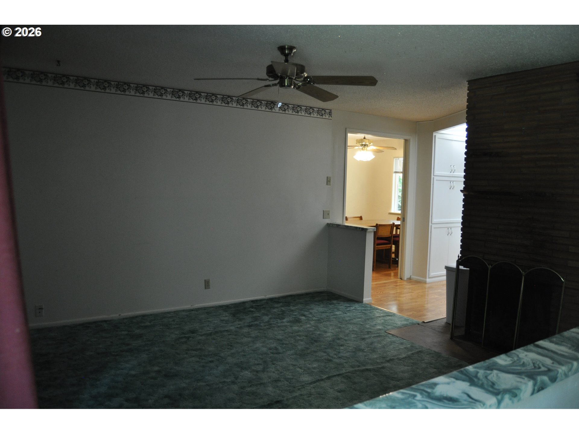 23776 Warthen Road Elmira, OR 97437 - Photo 17 of 34 Living Room