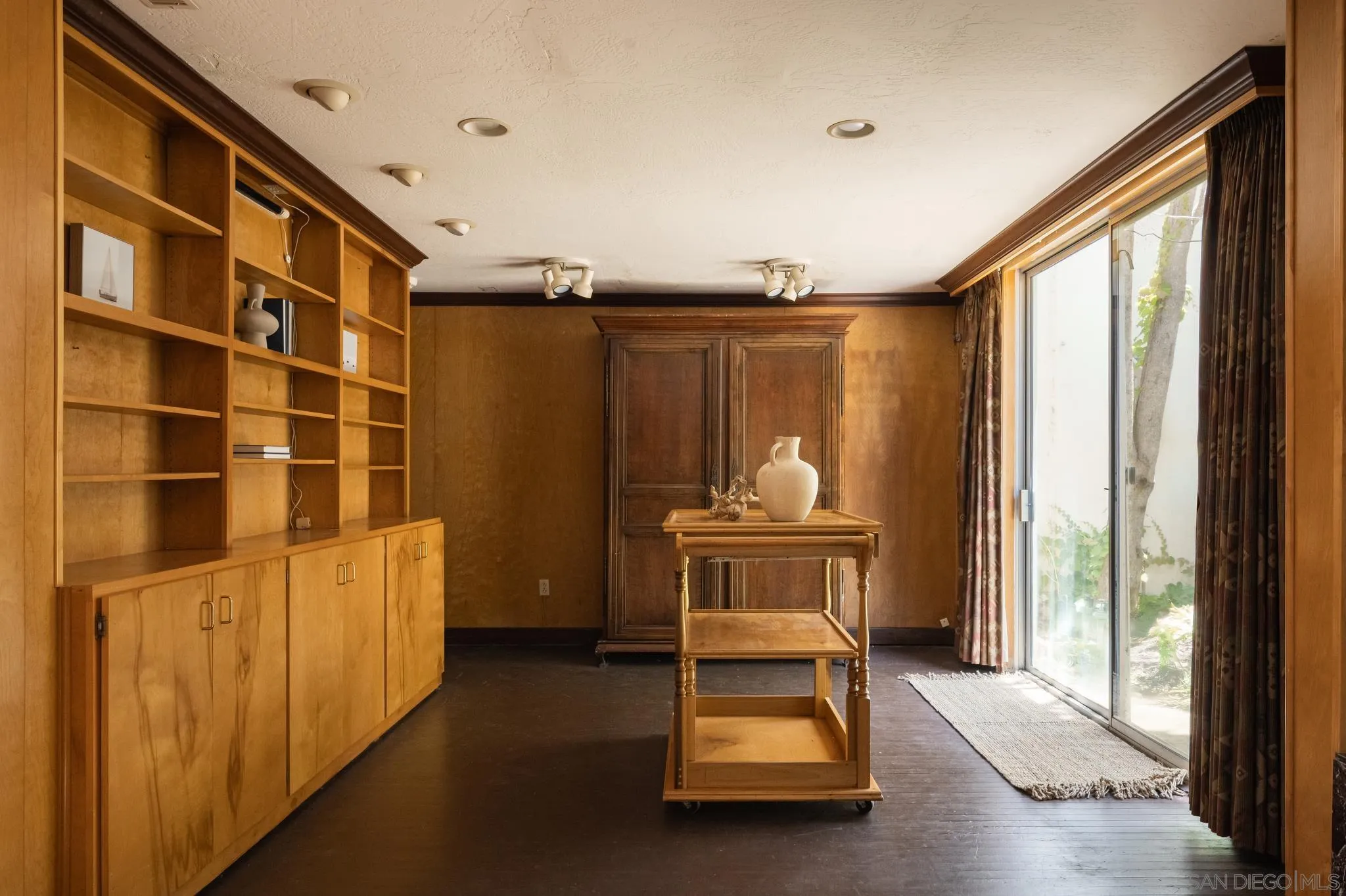 1010 Myrtle Way San Diego, CA 92103 - Photo 29 of 70 a view of walk in closet with empty racks