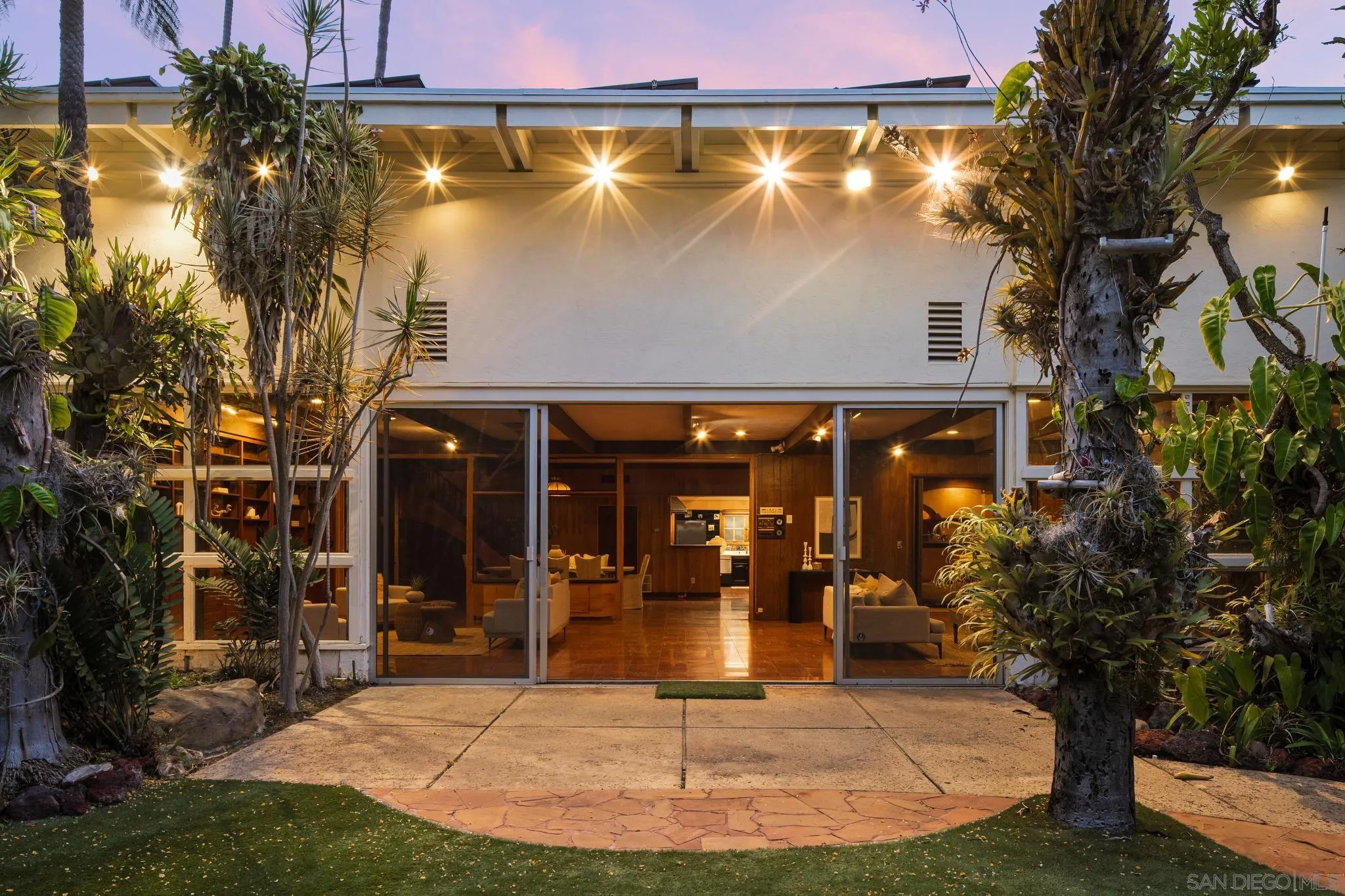 1010 Myrtle Way San Diego, CA 92103 - Photo 39 of 70 a view of a building with a patio