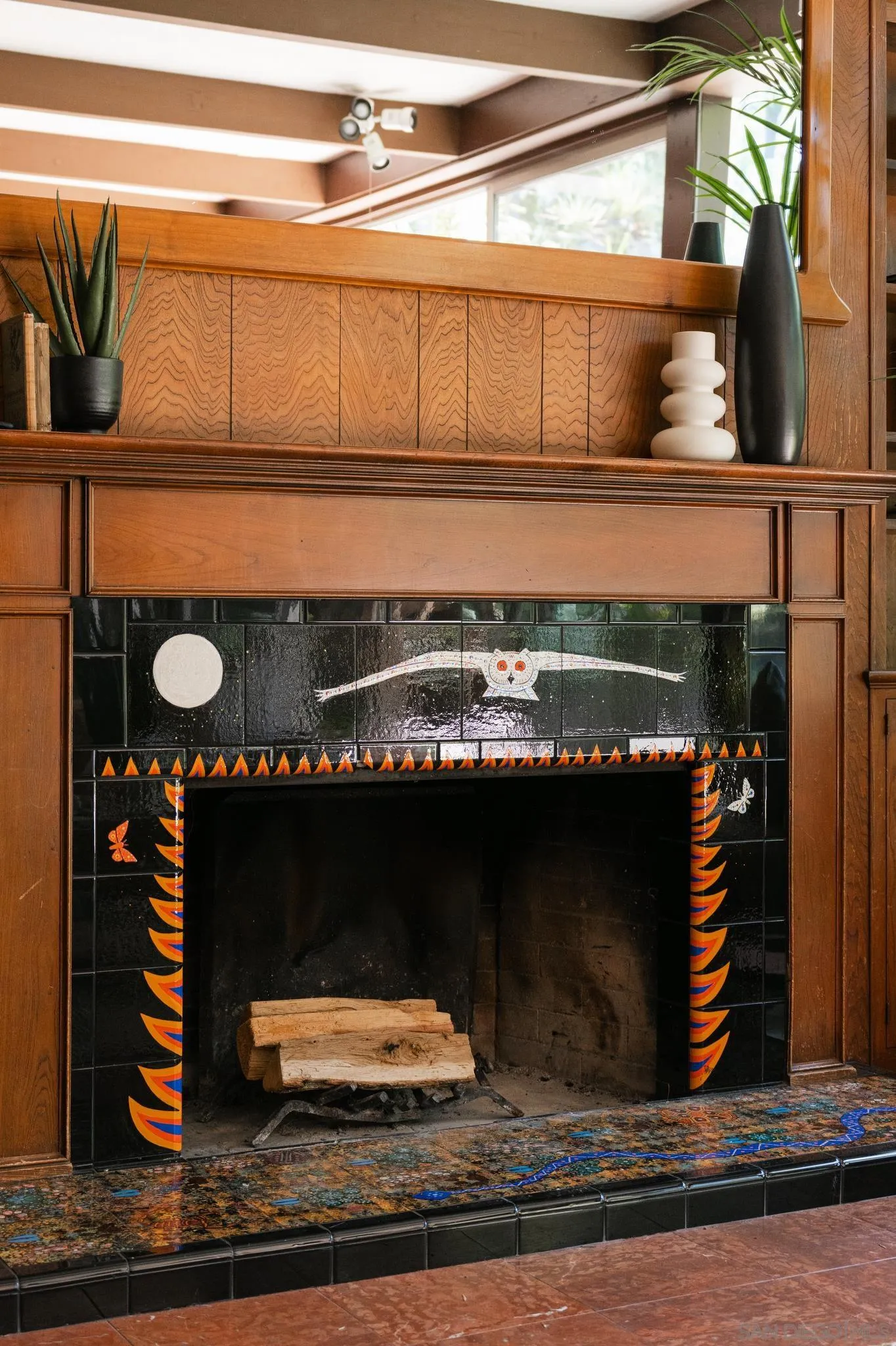 1010 Myrtle Way San Diego, CA 92103 - Photo 9 of 70 a close view of fireplace