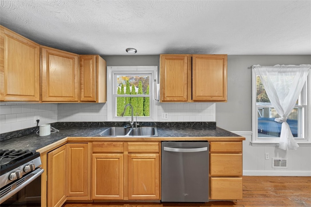 140 Promenade Street Barrington, RI 02806 - Photo 14 of 43