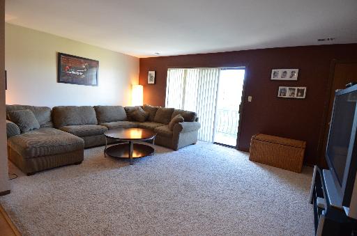10643 Major Avenue, Unit 3D Chicago Ridge, IL 60415 - Photo 2 of 8 a living room with furniture and a window
