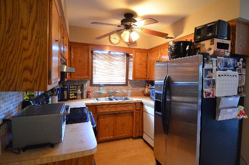 10643 Major Avenue, Unit 3D Chicago Ridge, IL 60415 - Photo 3 of 8 a kitchen with cabinets and stainless steel appliances