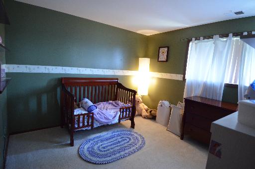 10643 Major Avenue, Unit 3D Chicago Ridge, IL 60415 - Photo 7 of 8 a living room with furniture