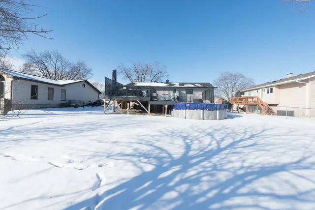 a view of roof deck with wooden fence and floor