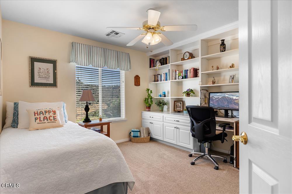 30730 Fox Ridge Court Tehachapi, CA 93561 - Photo 43 of 61 a bedroom with a workspace