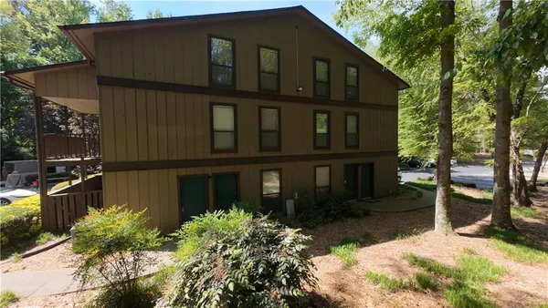 $164,050 | 3930 Cedar Circle, Tucker, GA 30084