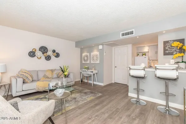 $918 | 2936 East Indian School Road, Unit 1, Phoenix, AZ 85016