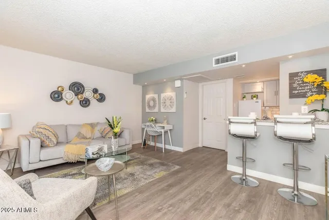 $898 | 2936 East Indian School Road, Unit 1, Phoenix, AZ 85016